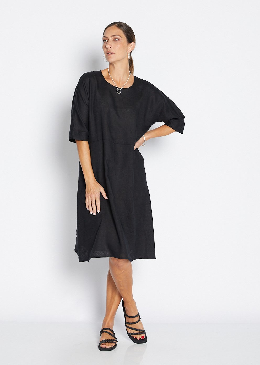Monet Havana luxe linen dress in black