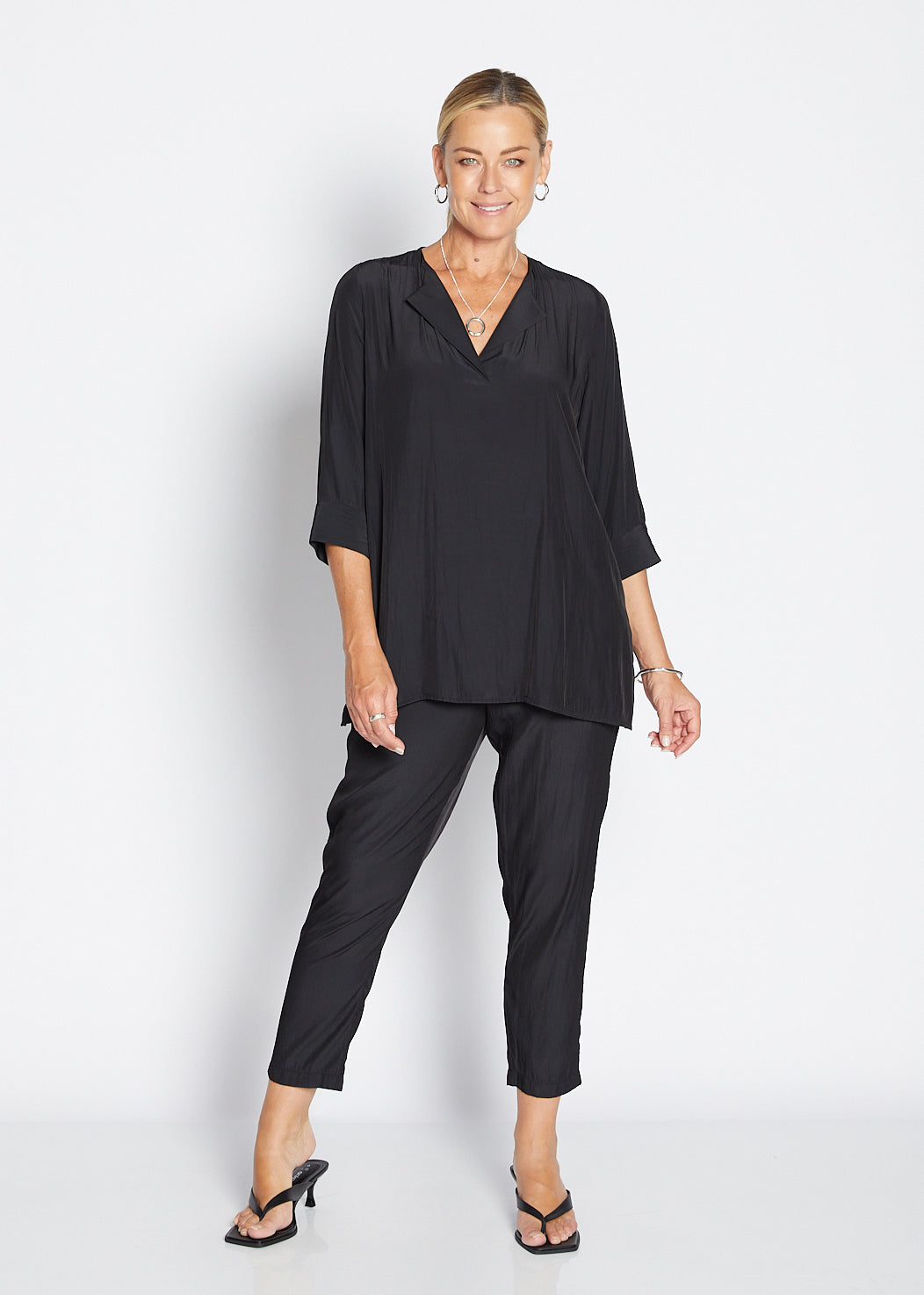 Norah Lustre tapered pant in Black