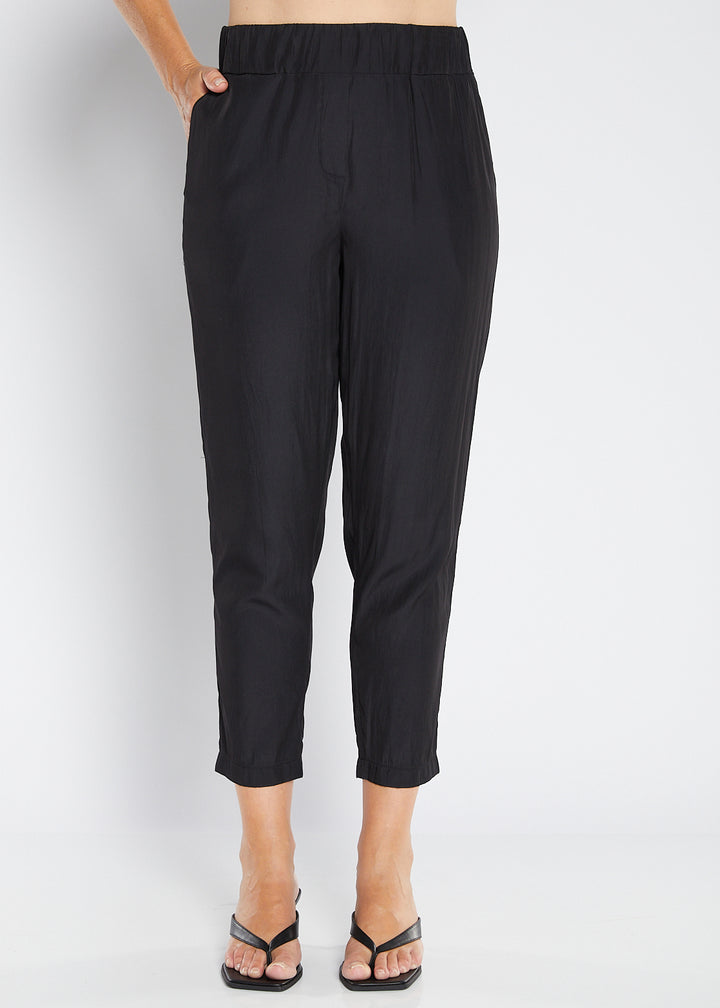 Norah Lustre tapered pant in Black