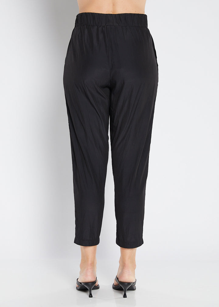 Norah Lustre tapered pant in Black