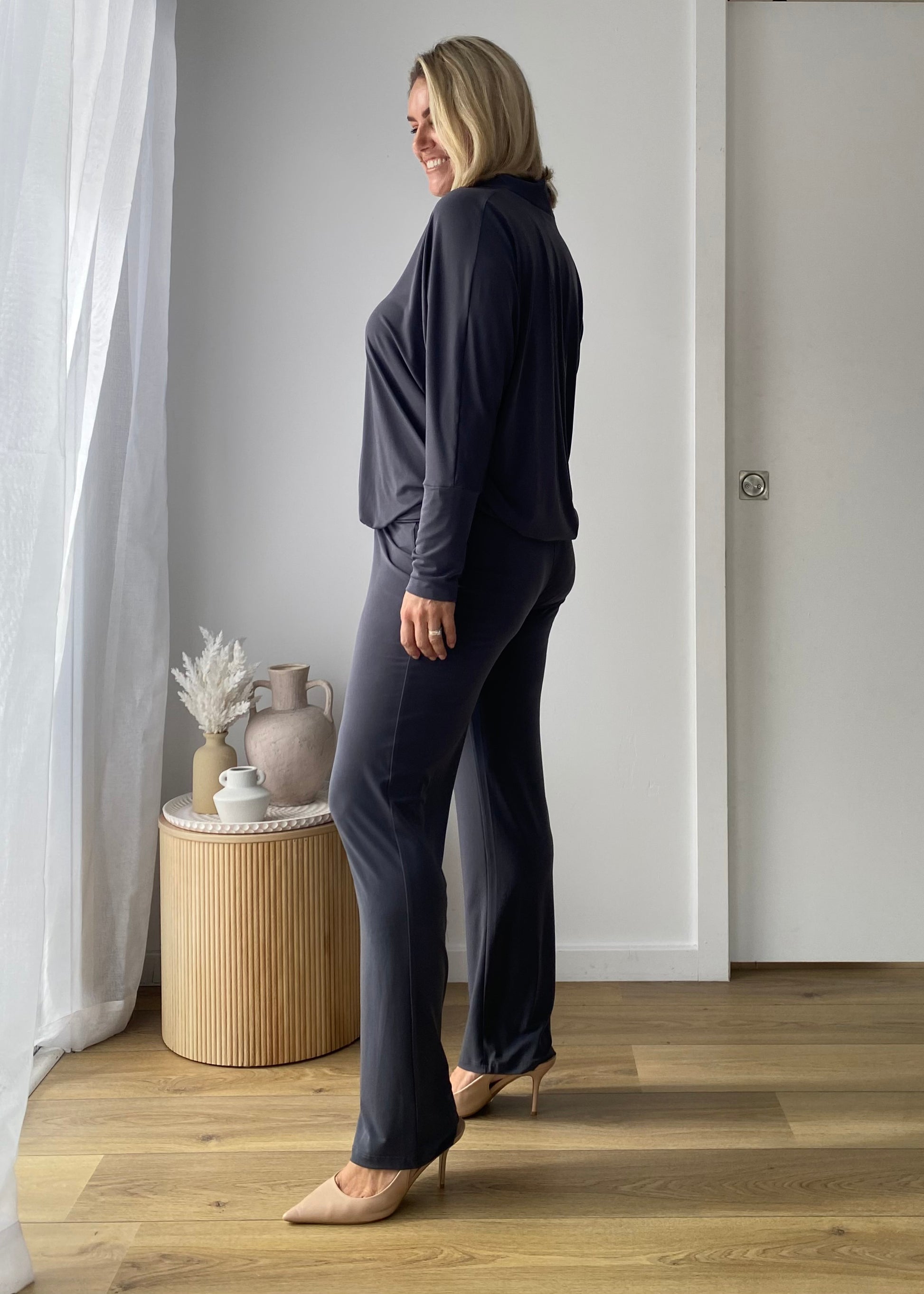 Wendy Foundation slinky jersey relaxed V top in Squid grey