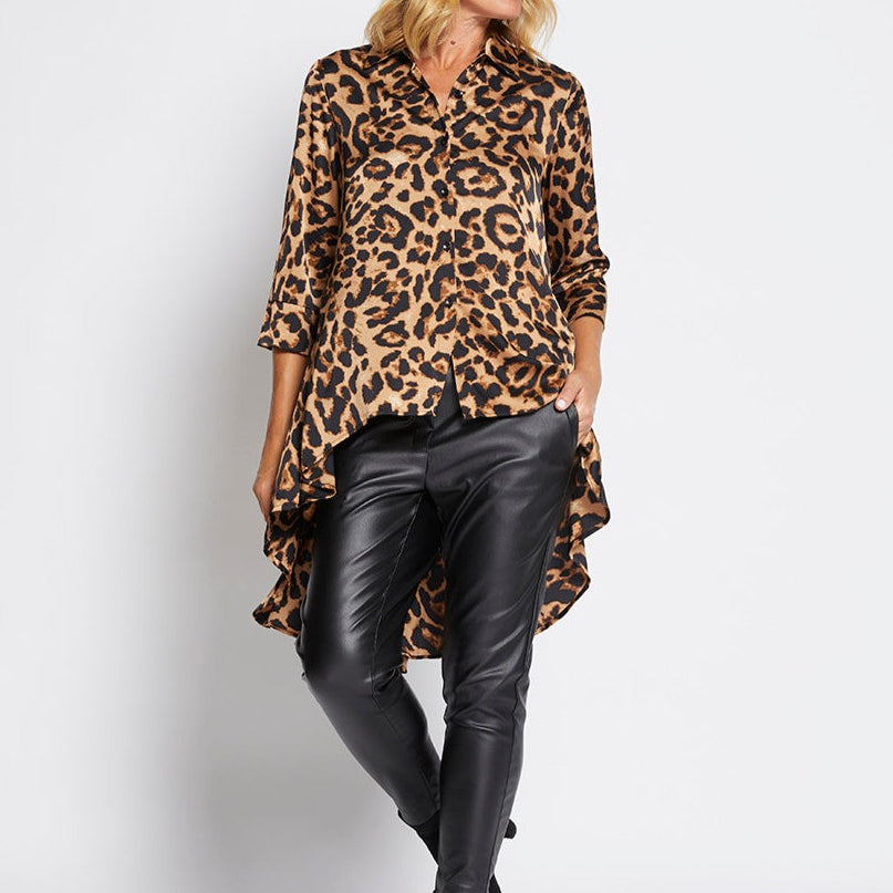 Zurelia hi-lo shirt in Zoo print