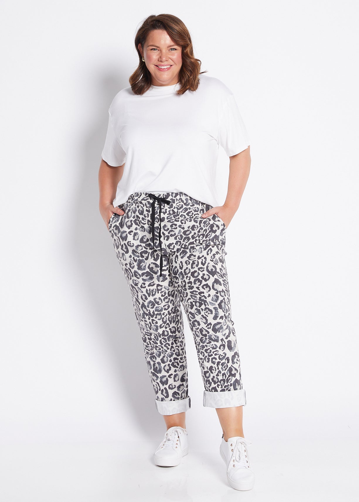 Bengaline Relaxed Drawstring Pant with Pockets in Animal Print