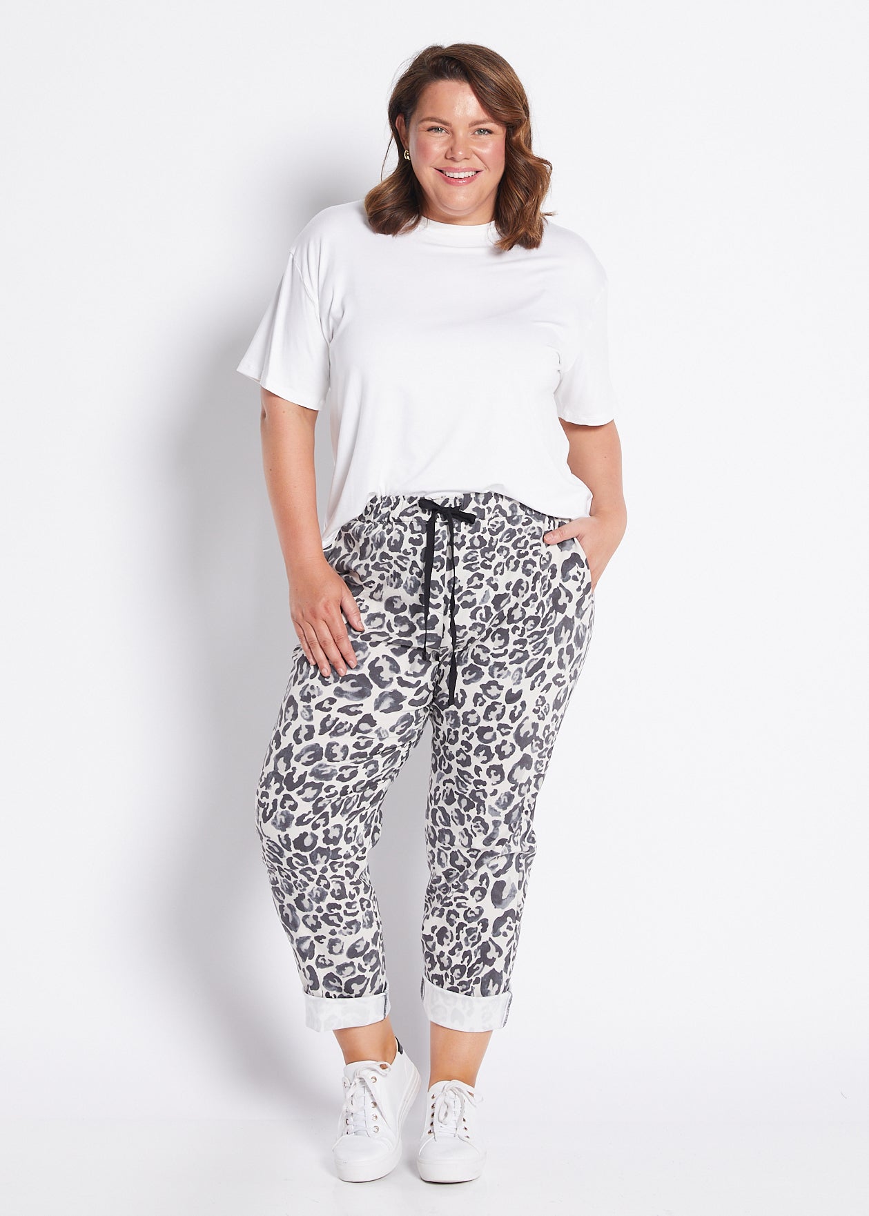 Bengaline Relaxed Drawstring Pant with Pockets in Animal Print