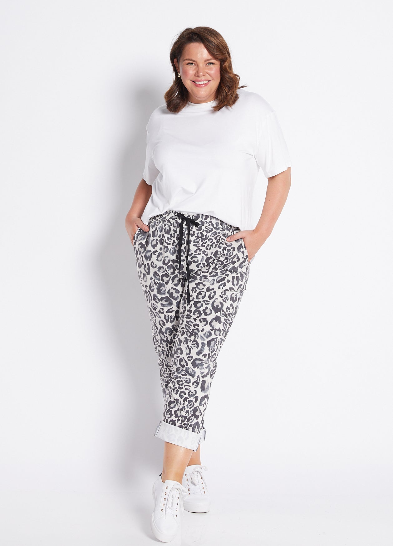 Bengaline Relaxed Drawstring Pant with Pockets in Animal Print