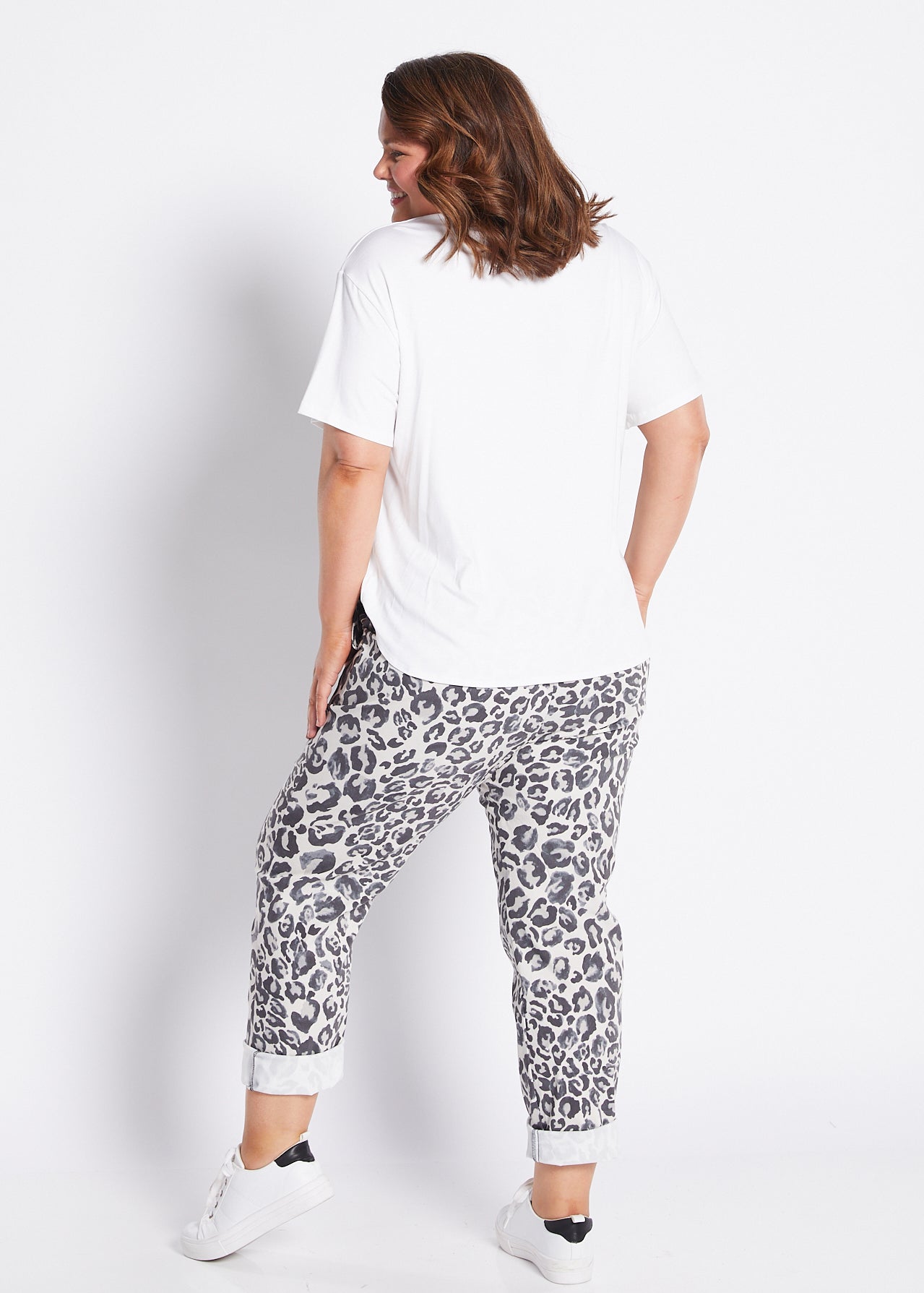 Bengaline Relaxed Drawstring Pant with Pockets in Animal Print