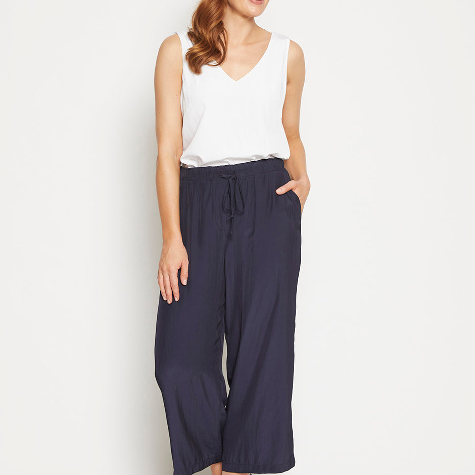 Barbe Lustre technical cropped drawstring pant in navy