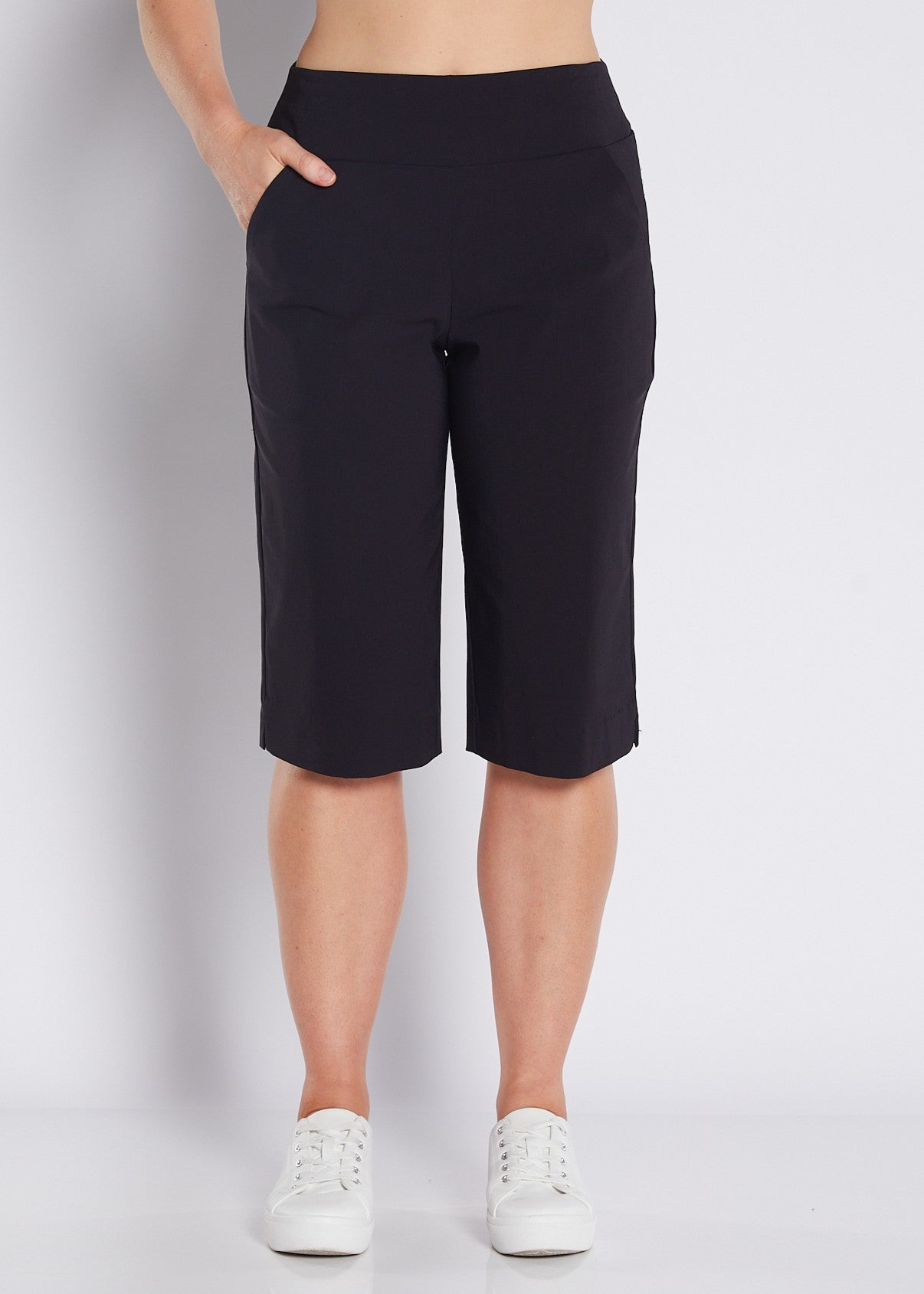 Bengaline Stretch Pocket Shorts in Black