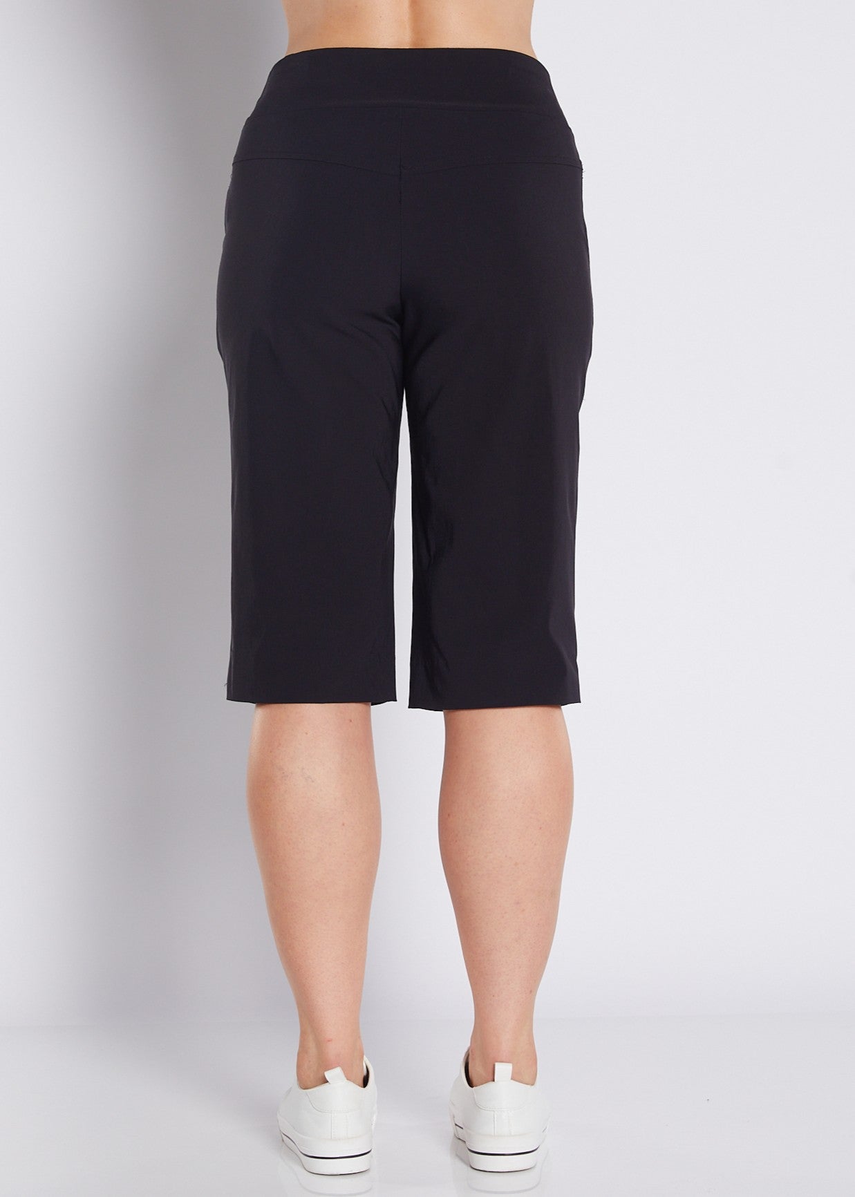 Bengaline Stretch Pocket Shorts in Black