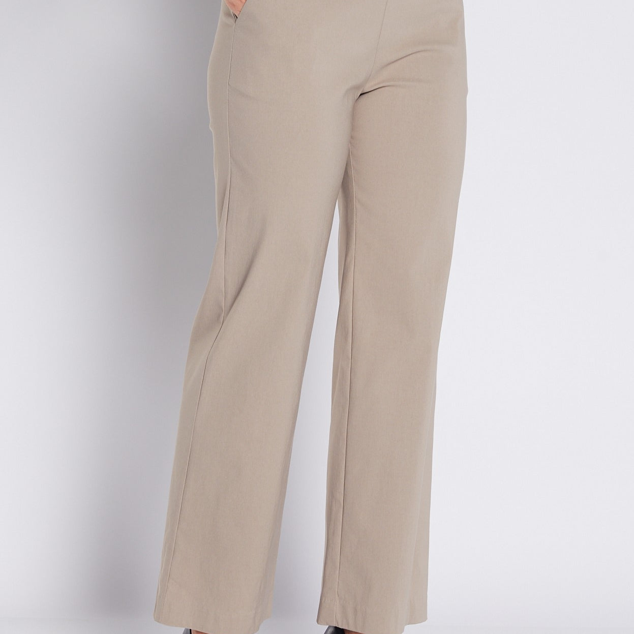 Bengaline Stretch Wide Leg Pant with Pockets in Neutral Raffia