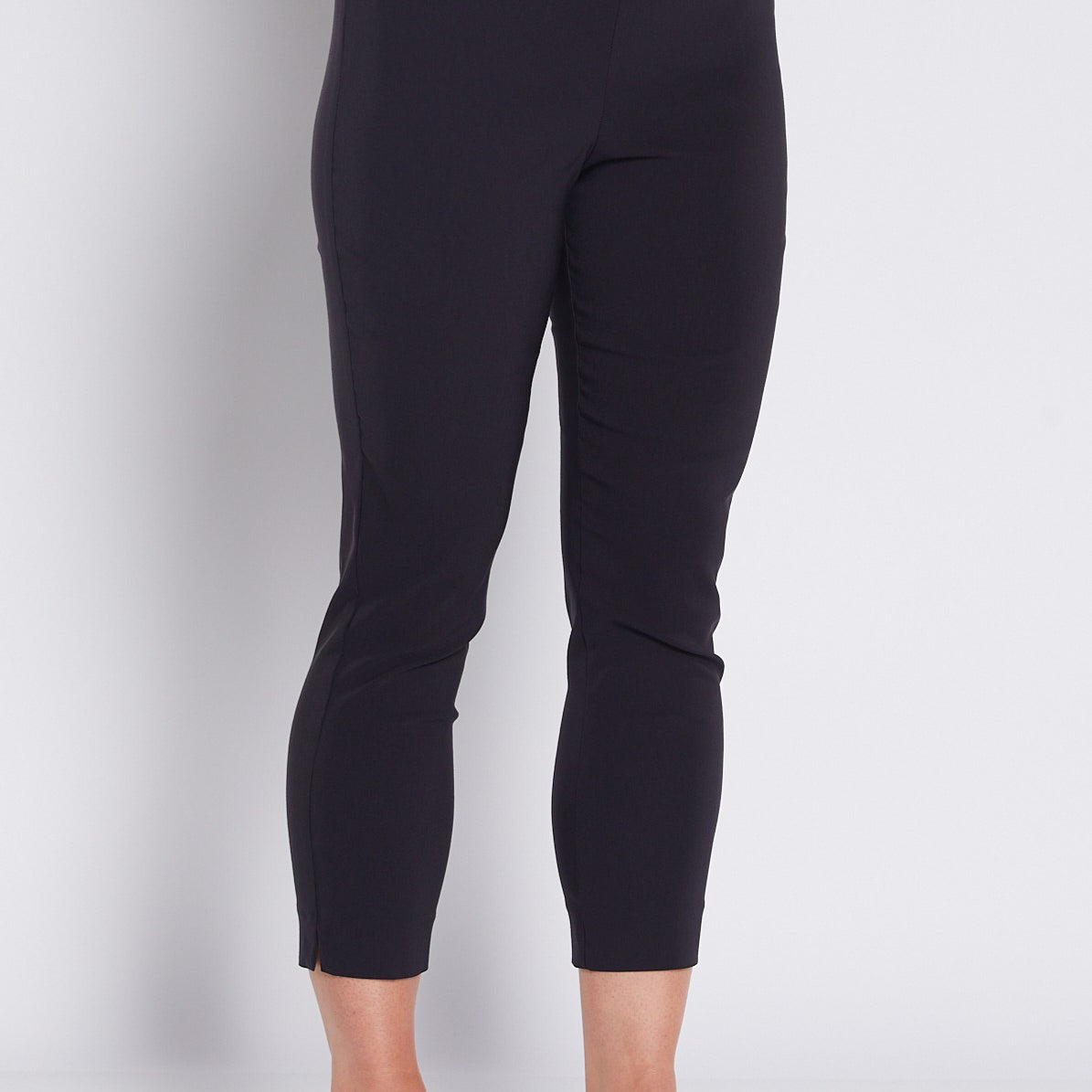 Bengaline Stretch 7/8 Fitted Pant in Black