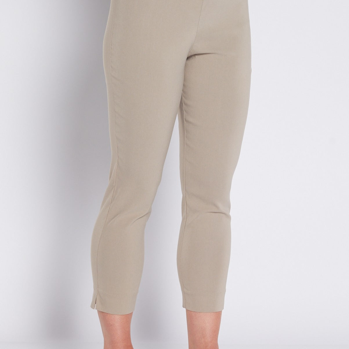 Bengaline Stretch 7/8 Fitted Pant in Neutral Raffia