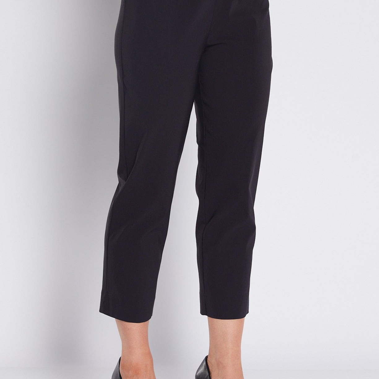 Bengaline Stretch 7/8 Side Zip Straight Pants in Black