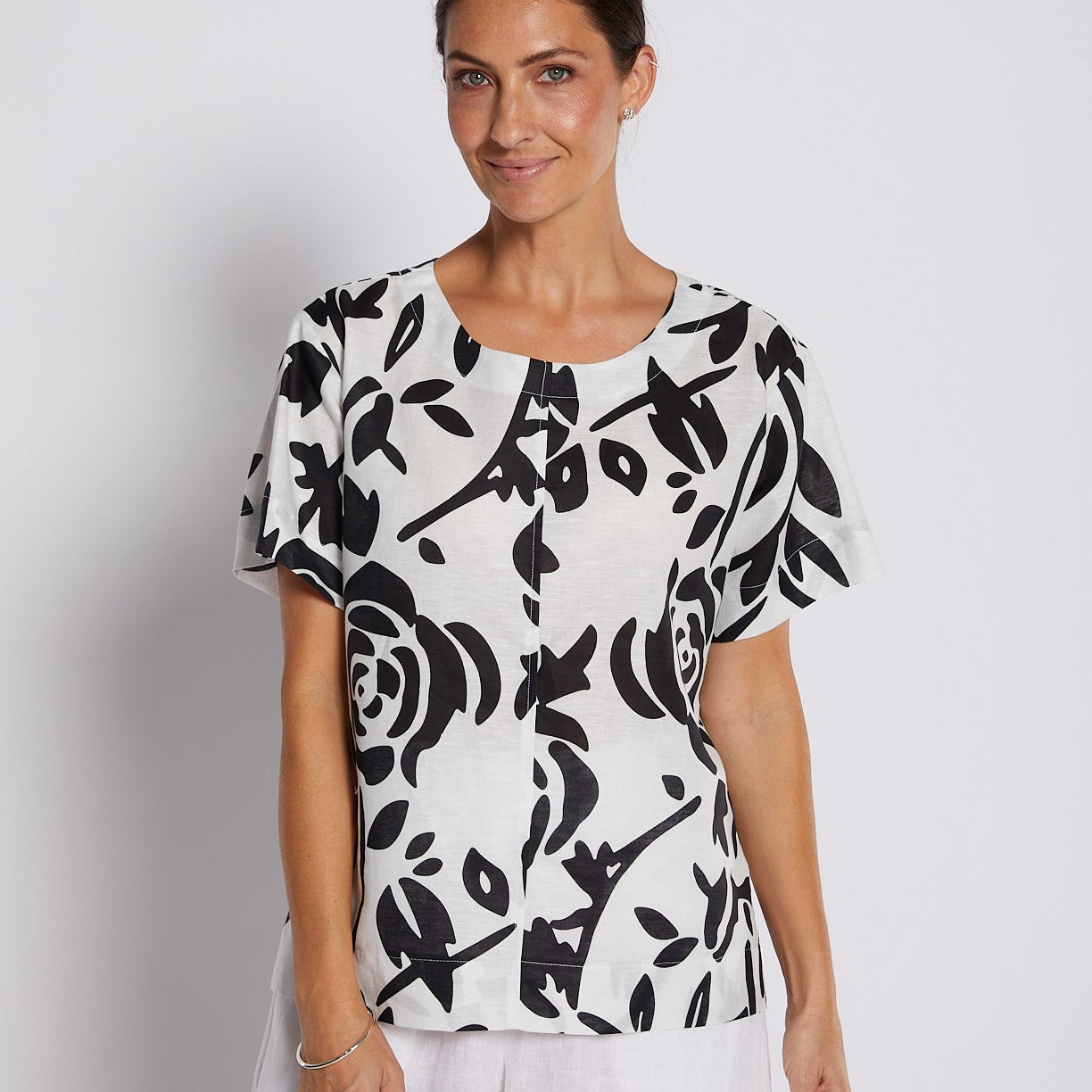 Linen Cotton Short Sleeve Swing Top in Black and White Floral