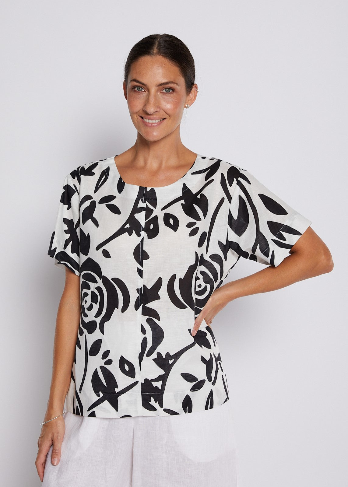 Linen Cotton Short Sleeve Swing Top in Black and White Floral