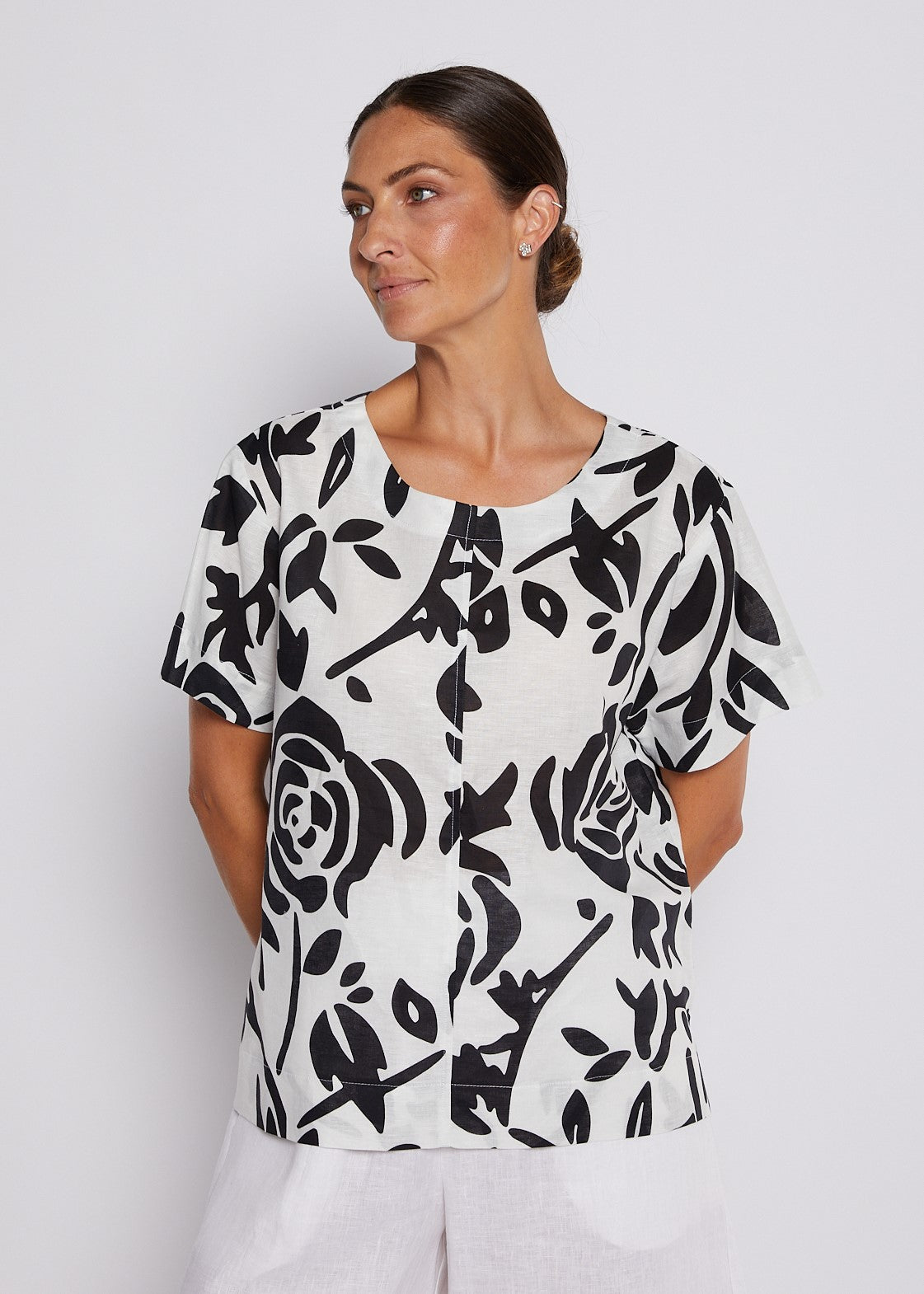 Linen Cotton Short Sleeve Swing Top in Black and White Floral