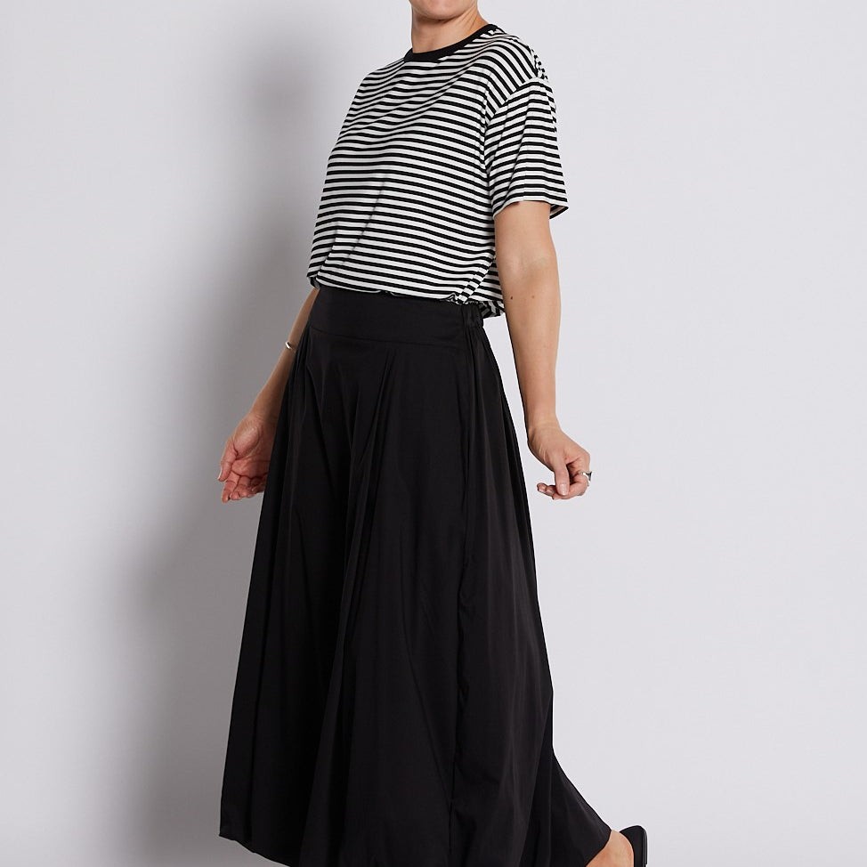 Cotton Maxi Bubble Skirt with Pockets in Black