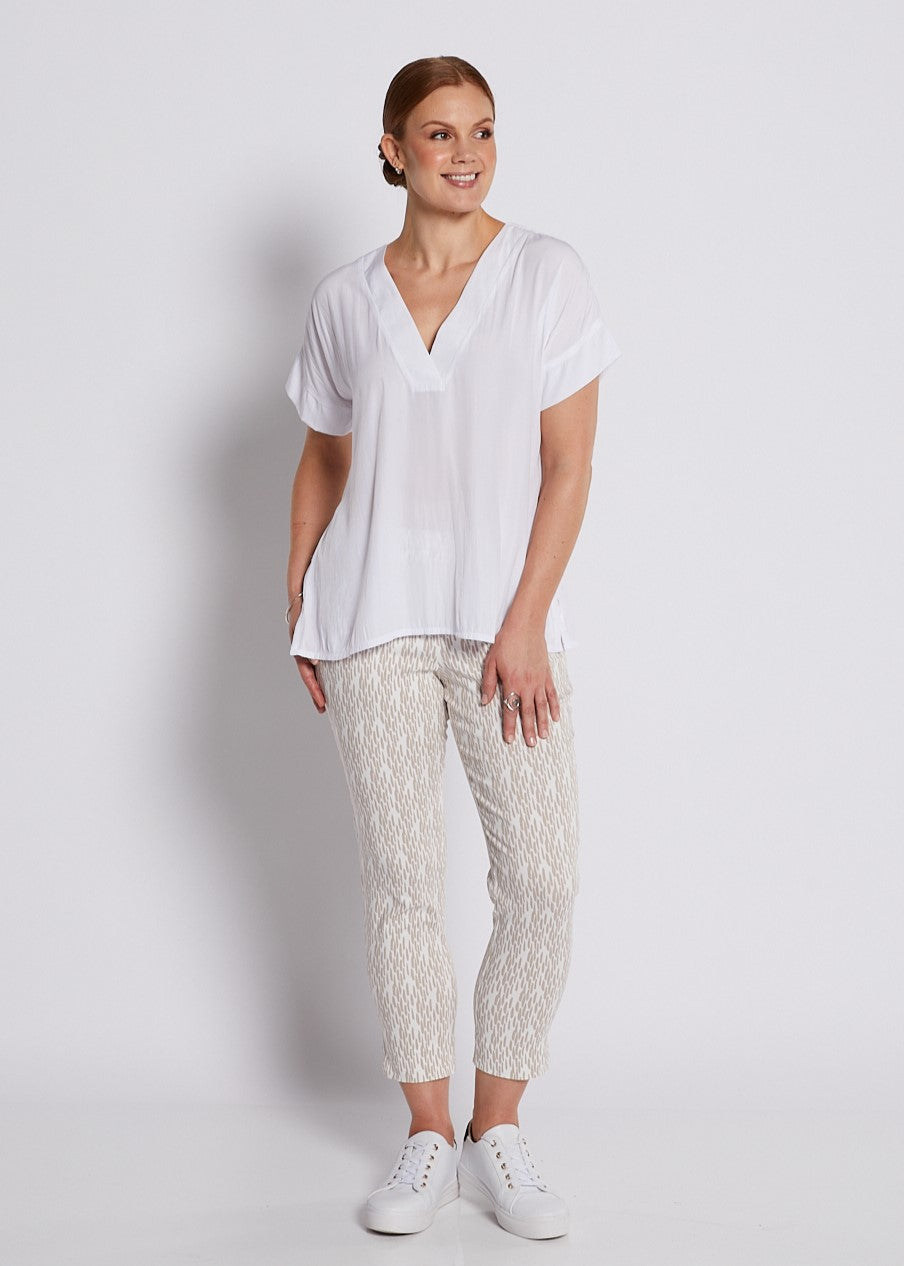 Bengaline Stretch 7/8 Fitted Pant in Neutral Beige and White Print