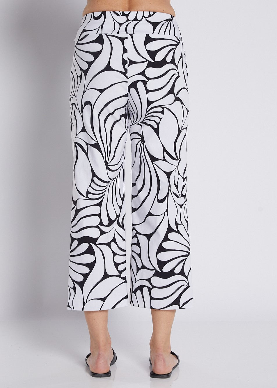 Bengaline Stretch Culotte with Pockets in Black and White Print
