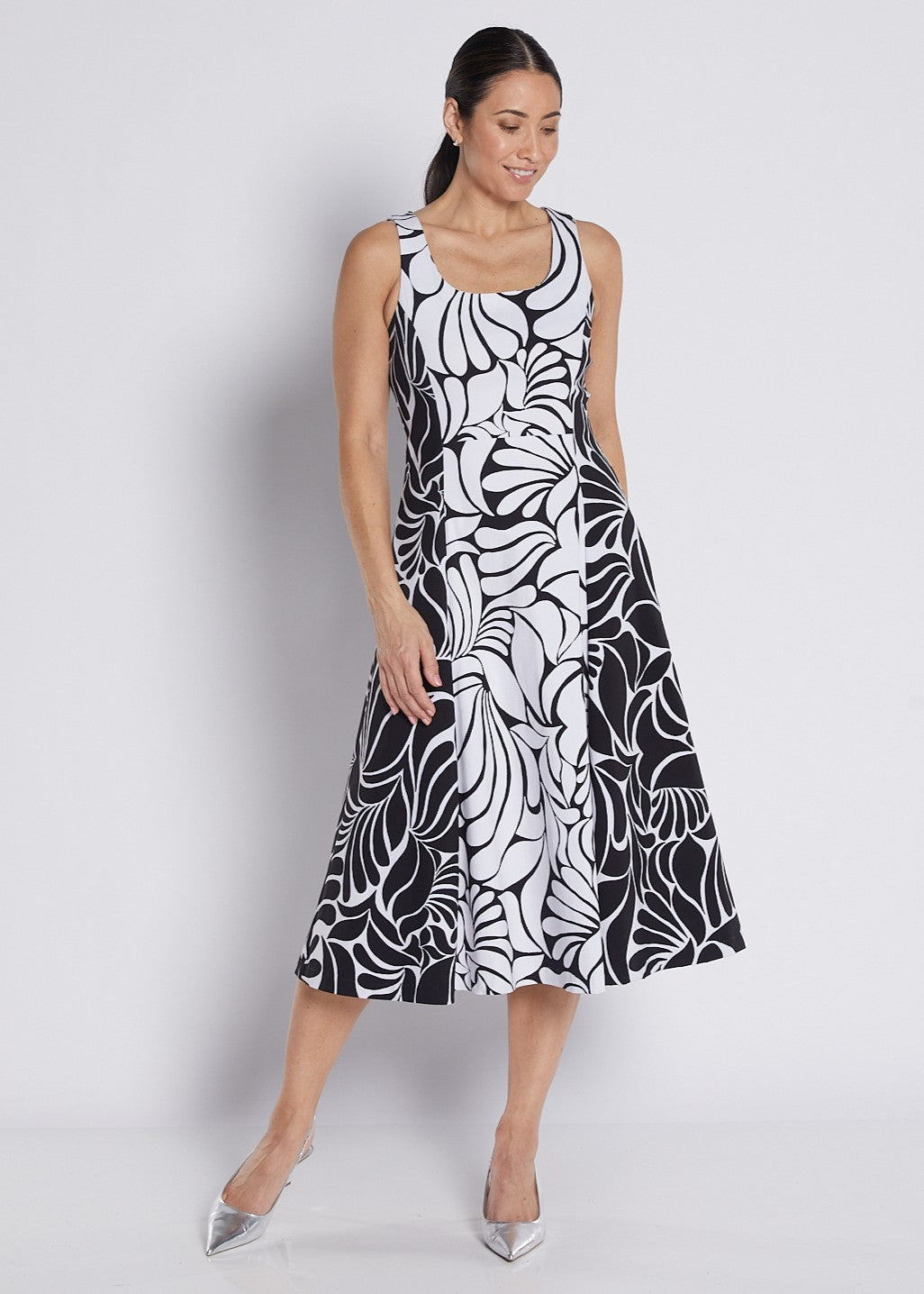 Bengaline Printed Panelled Sleeveless Pocket Dress in Black and White Print
