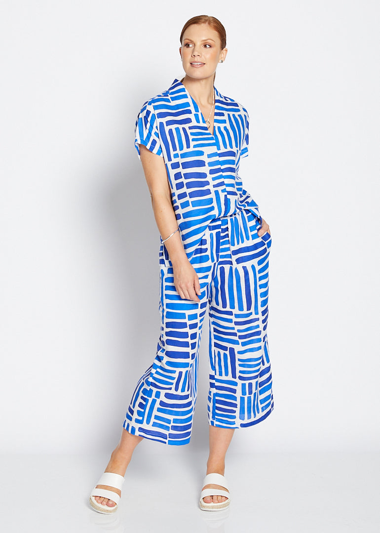 Lottie linen top in Gazebo blue
