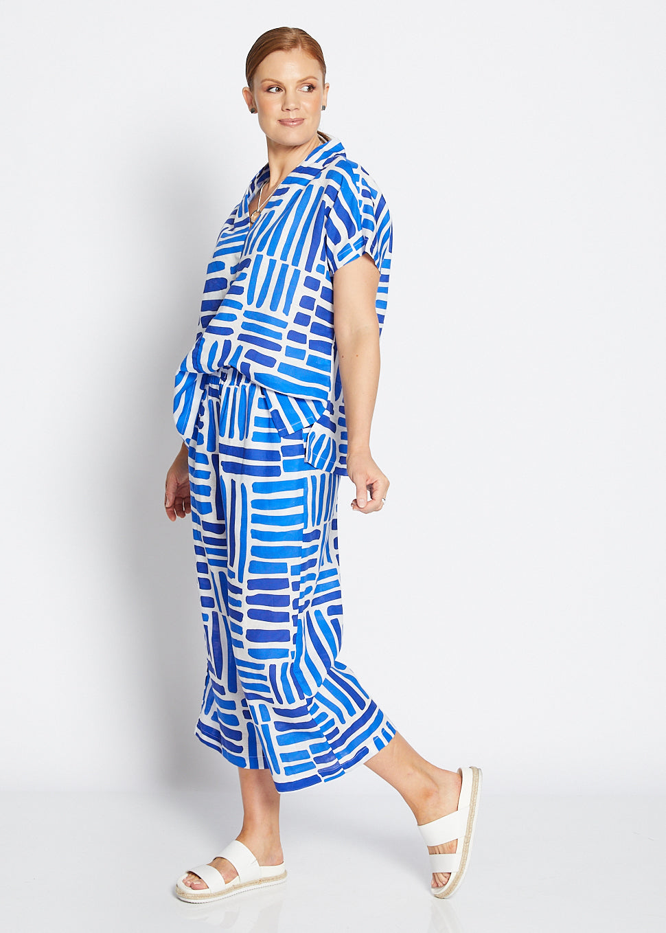Zion linen crop pant in Gazebo blue