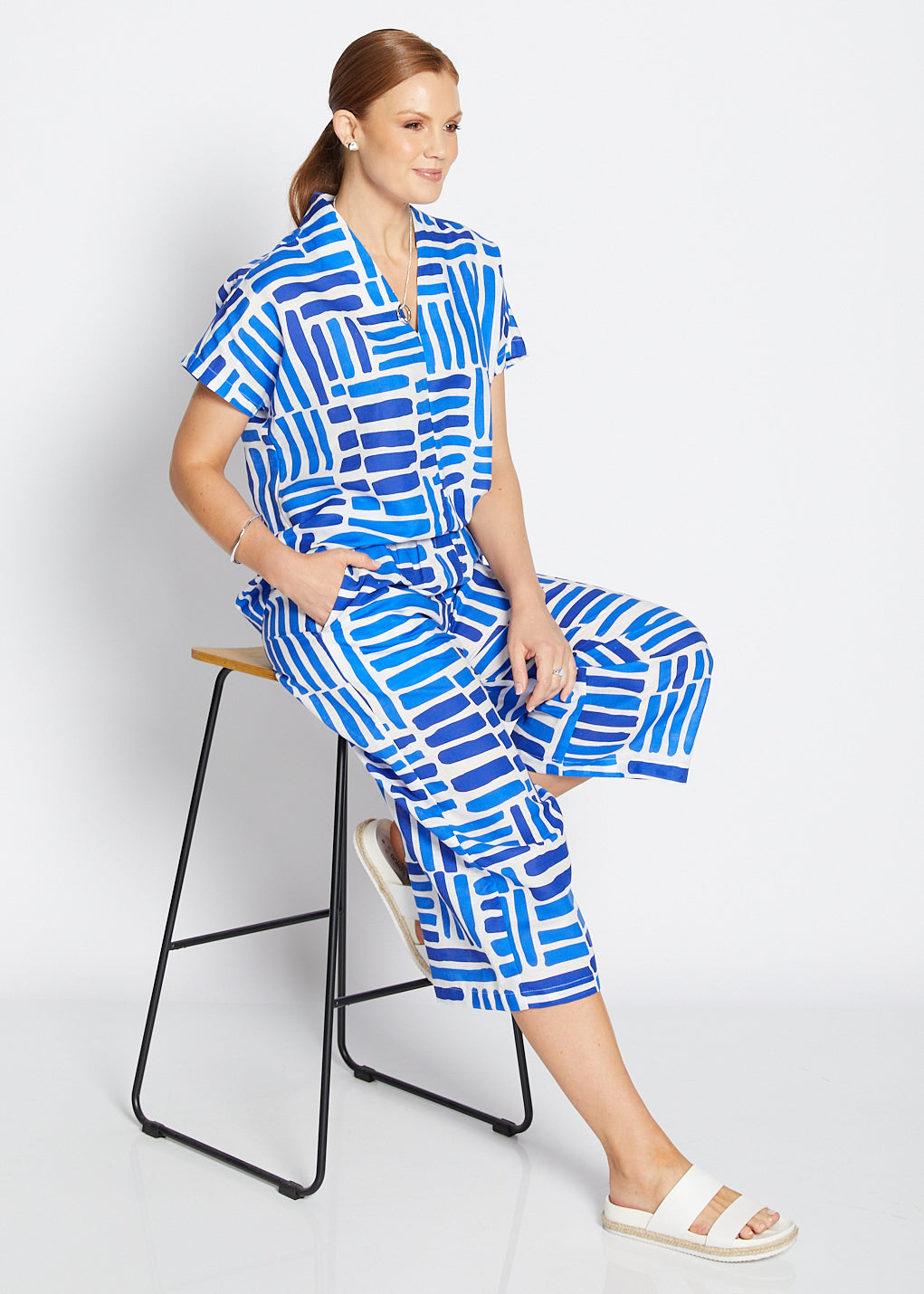 Zion linen crop pant in Gazebo blue