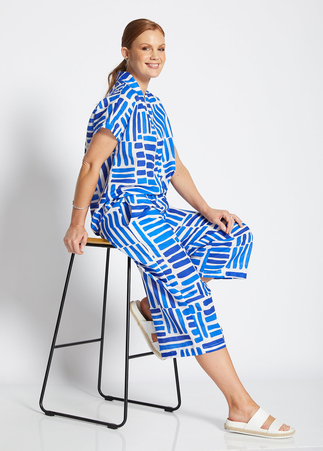 Zion linen crop pant in Gazebo blue