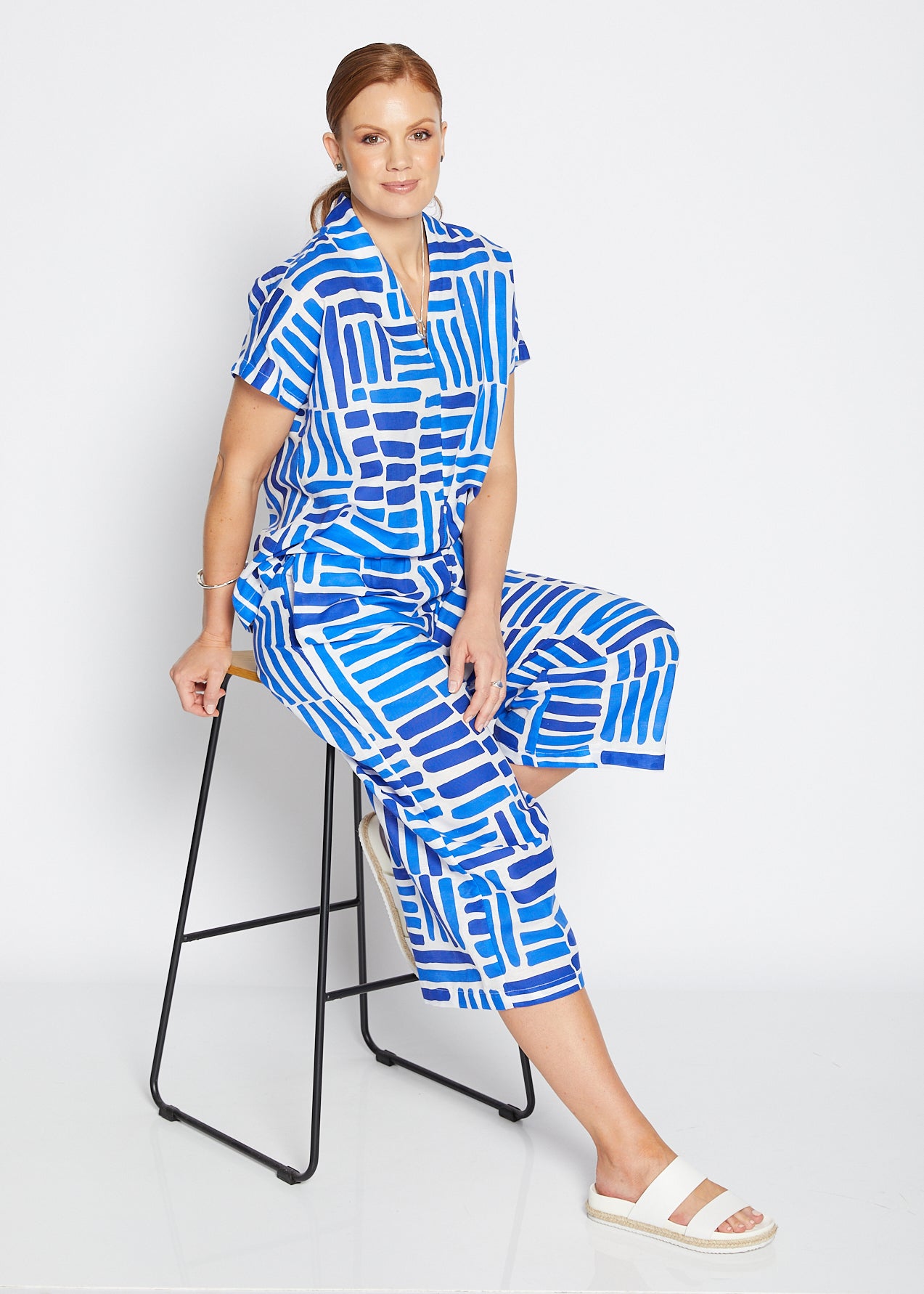 Zion linen crop pant in Gazebo blue