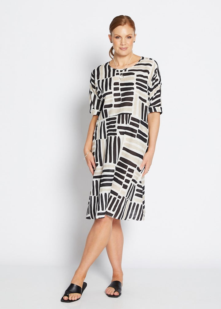 Claude linen dress in Gazebo black