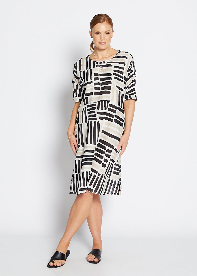 Claude linen dress in Gazebo black