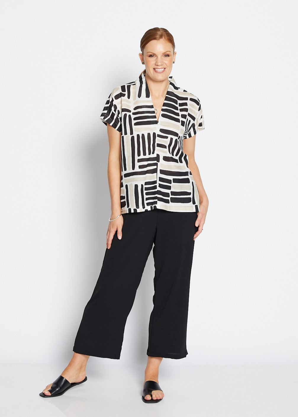 Lottie linen top in Gazebo black