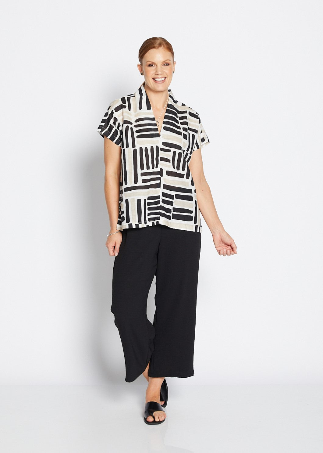 Lottie linen top in Gazebo black