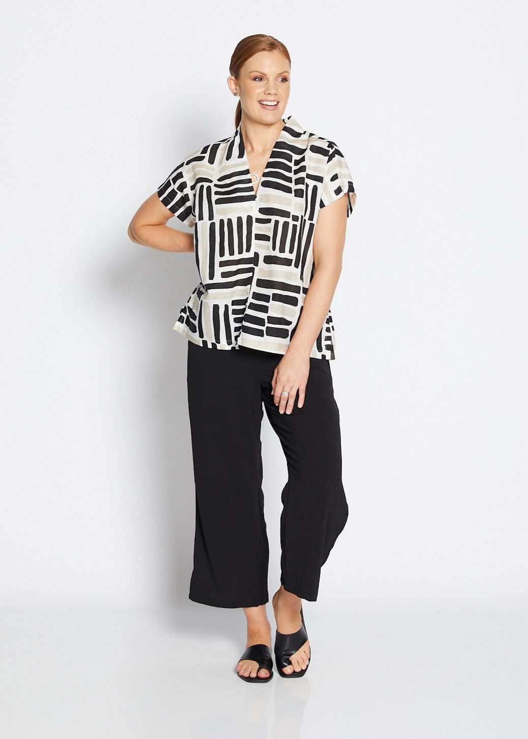 Lottie linen top in Gazebo black