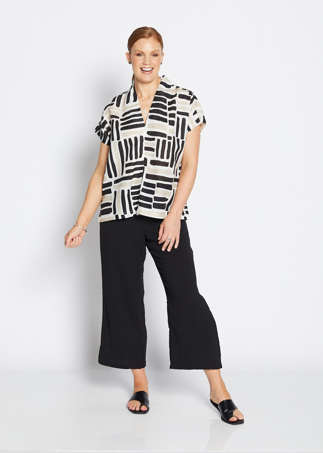 Lottie linen top in Gazebo black