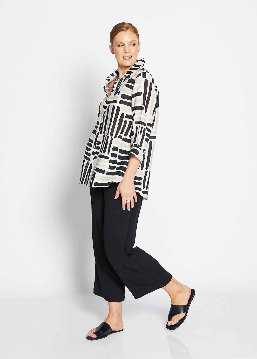 Regis linen shirt in Gazebo black