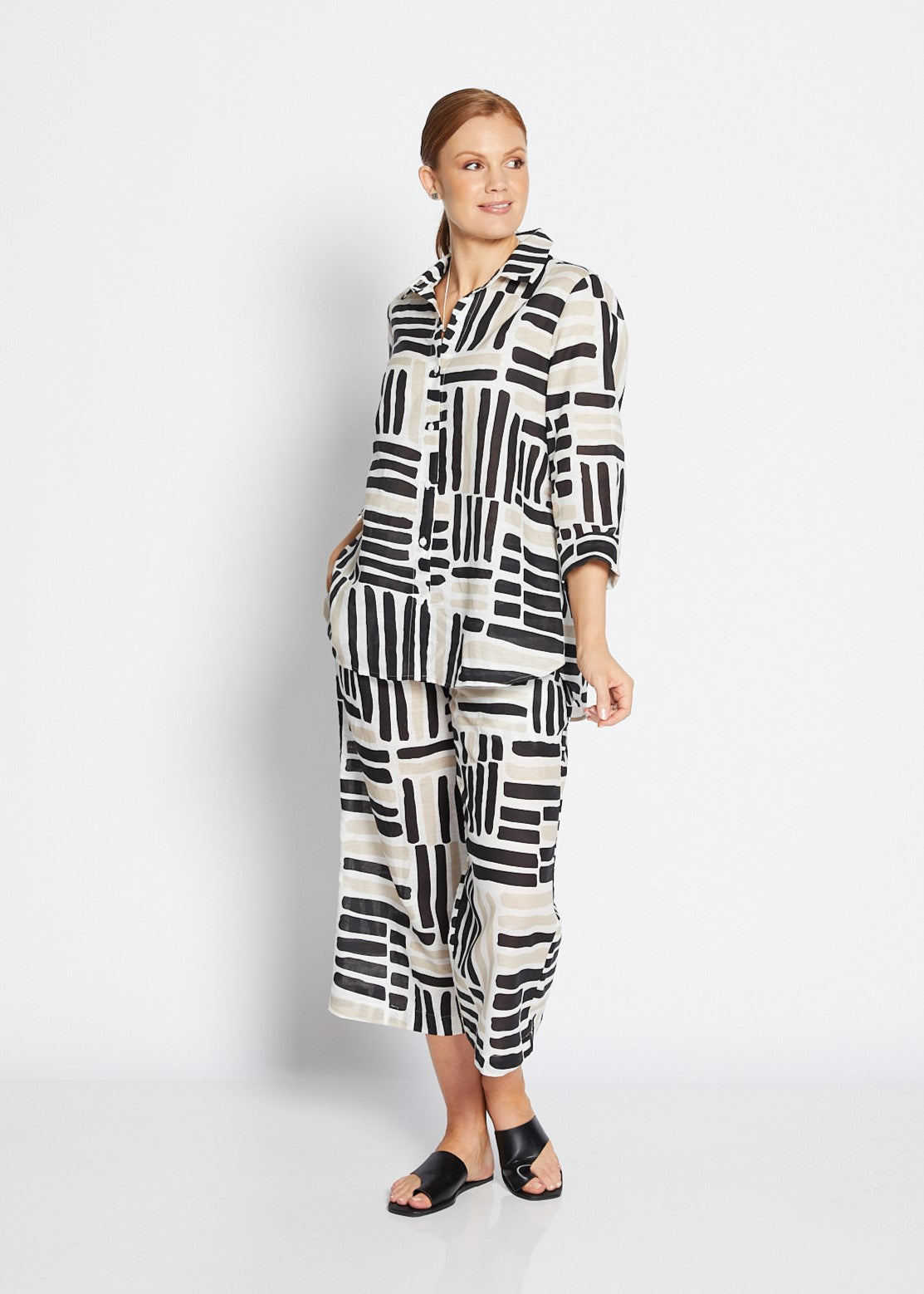 Regis linen shirt in Gazebo black