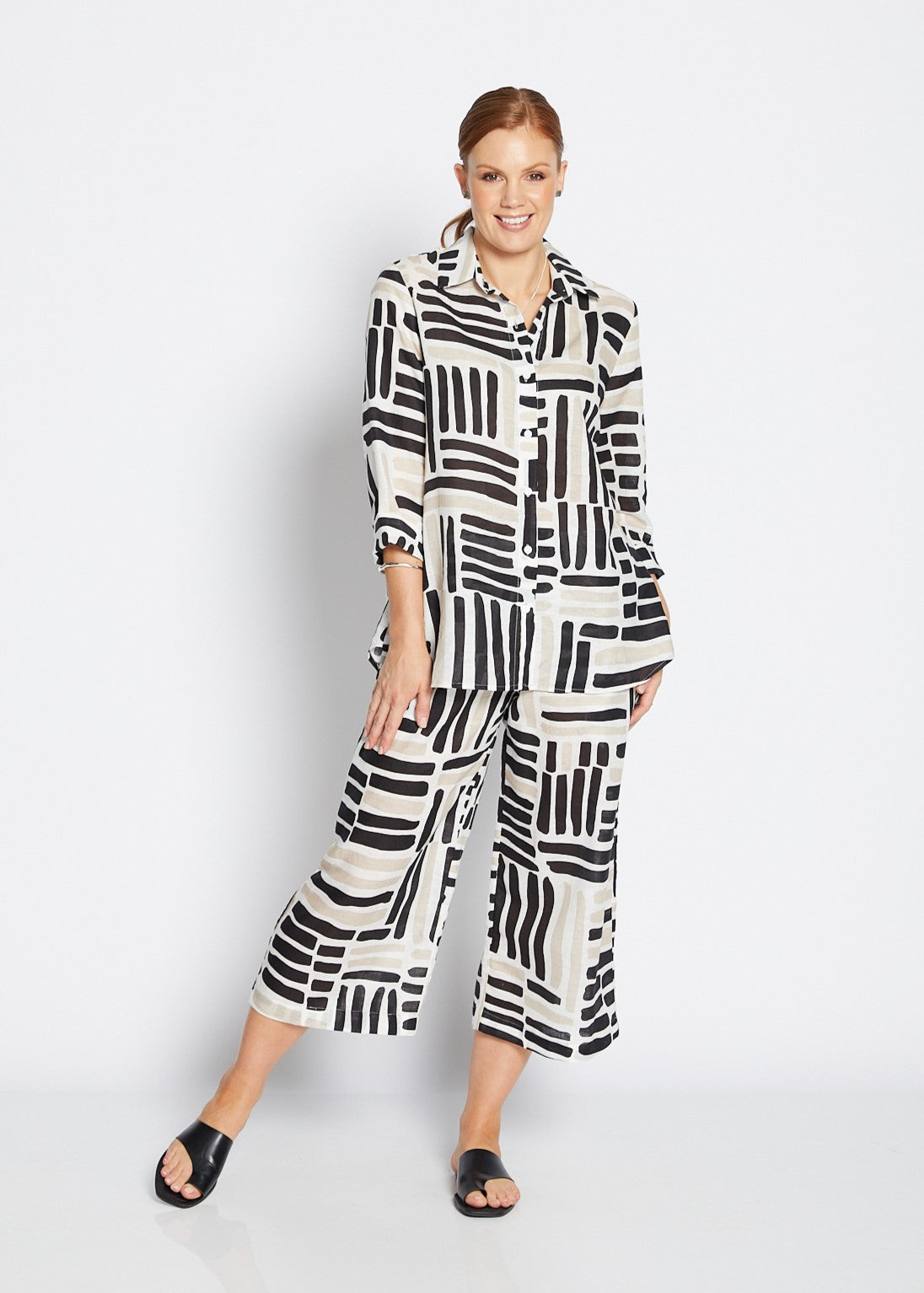 Regis linen shirt in Gazebo black