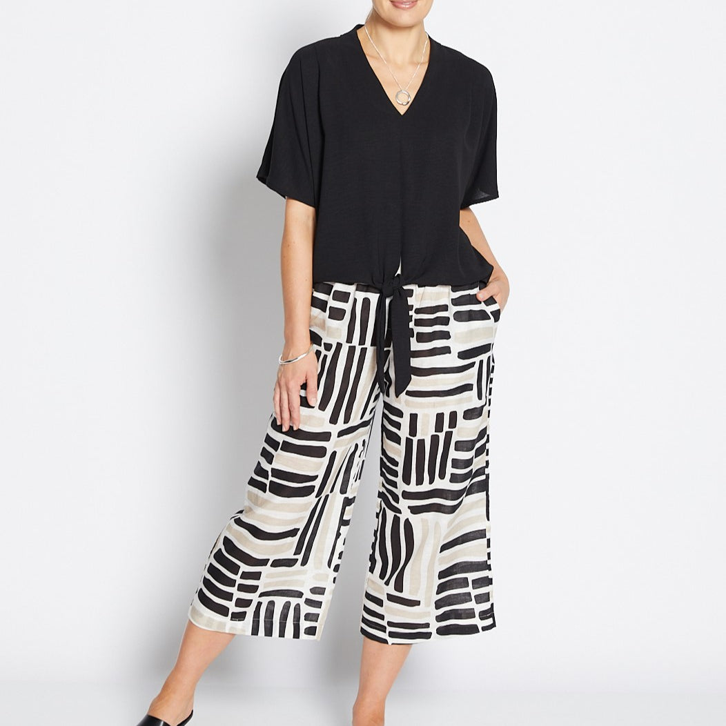 Zion linen crop pant in Gazebo black