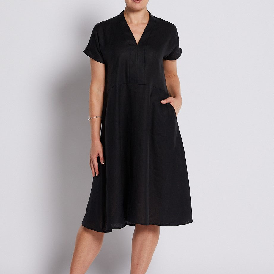 100% Luxe Linen Short Sleeve V Neck Dress with Pockets in Black