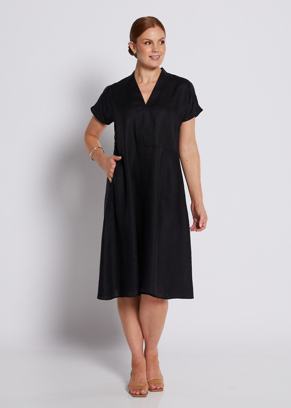 100% Luxe Linen Short Sleeve V Neck Dress with Pockets in Black