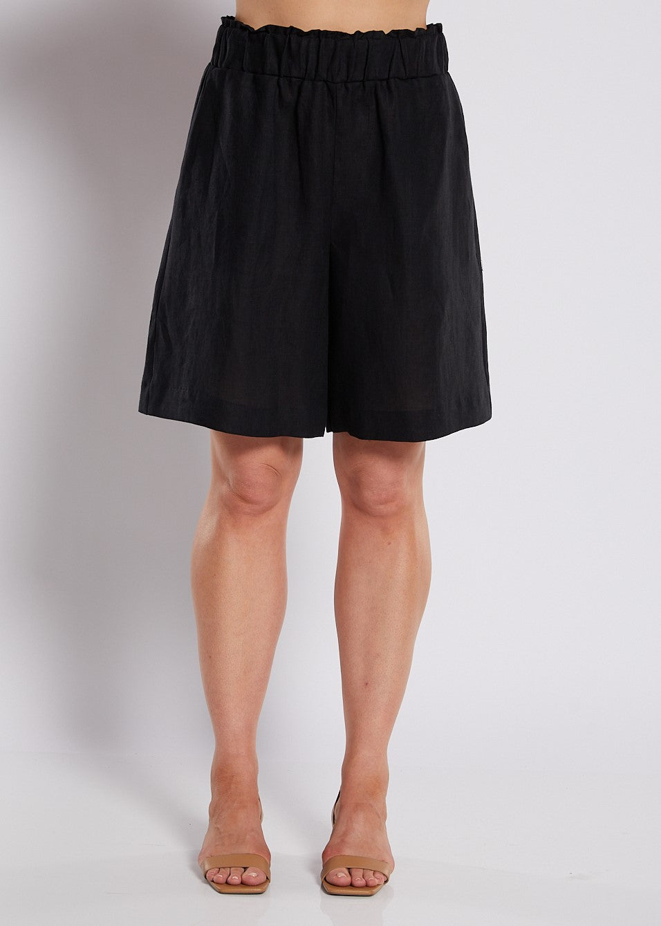100% Luxe Linen Short with Pockets in Black