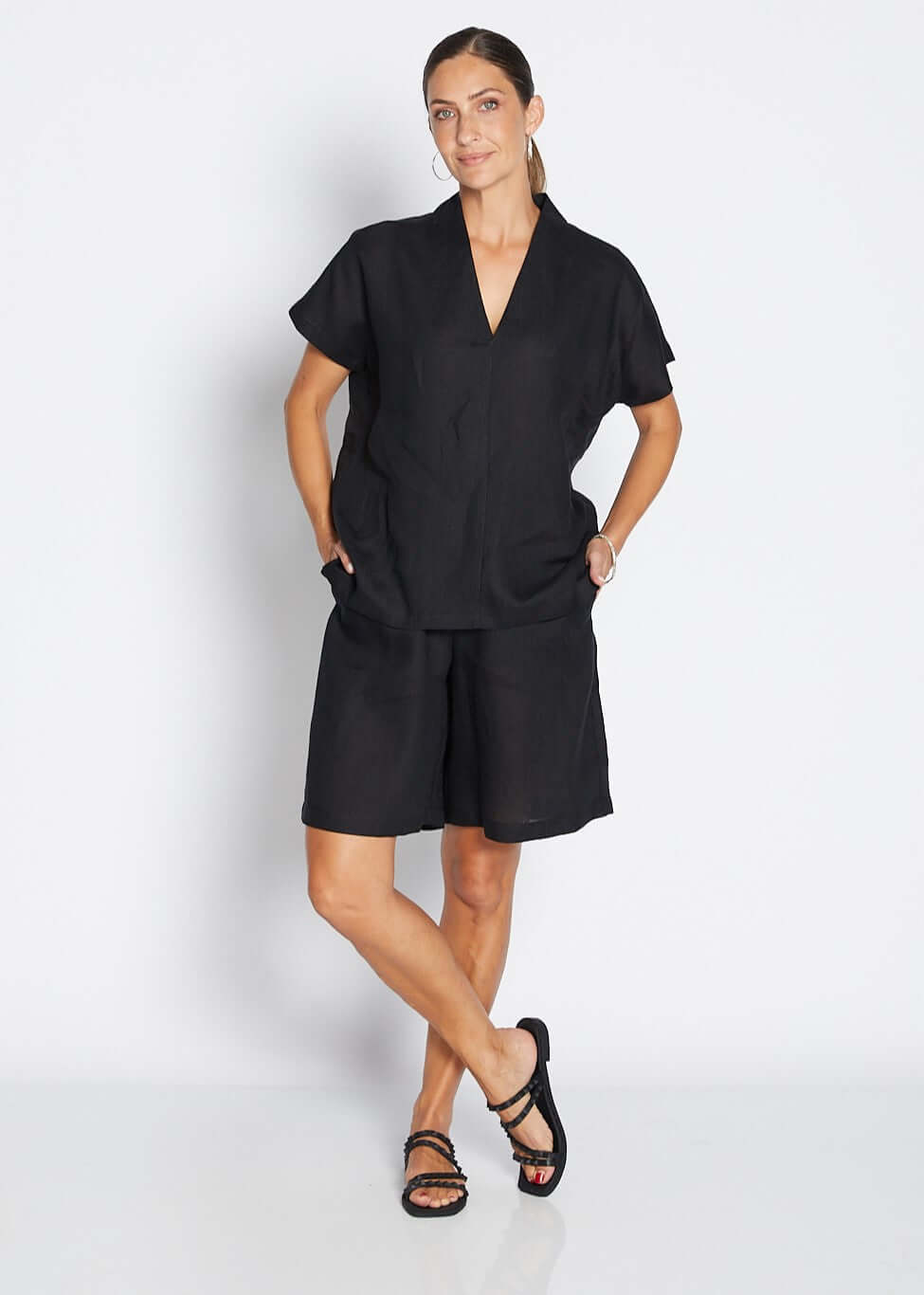 100% Luxe Linen Short with Pockets in Black