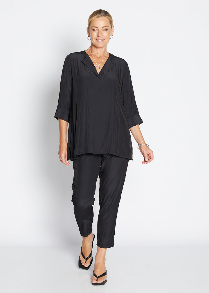 Norah Lustre tapered pant in Black