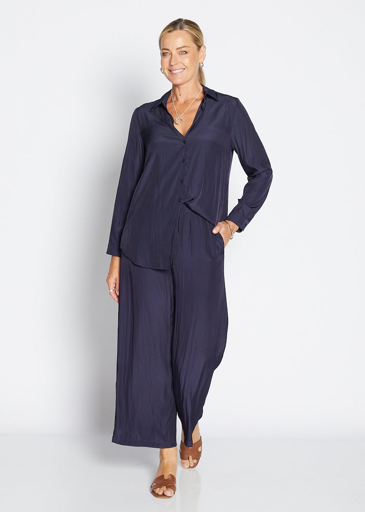 Violin Lustre technical wide leg pants in Navy