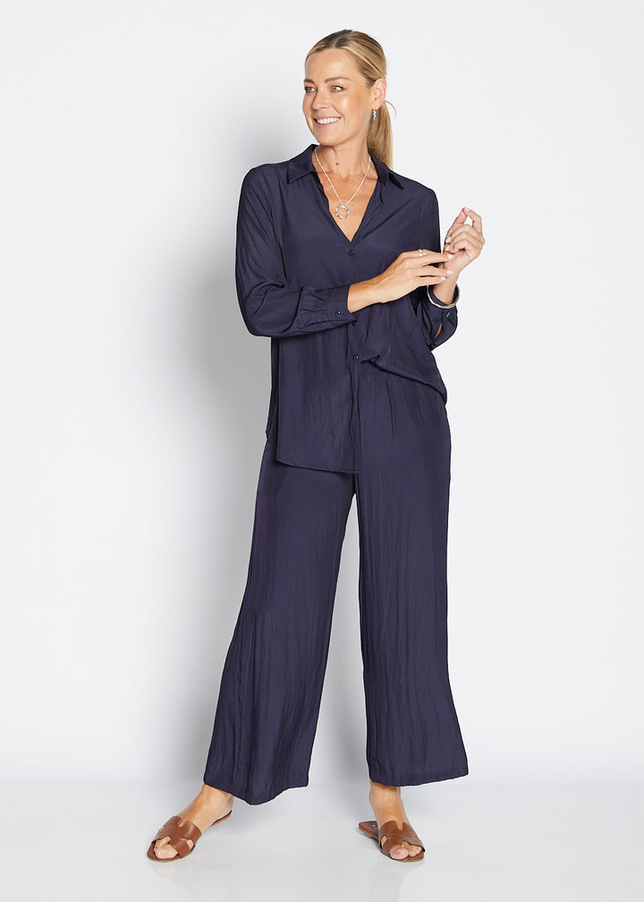 Violin Lustre technical wide leg pants in Navy