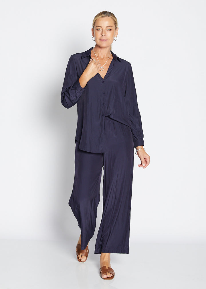 Violin Lustre technical wide leg pants in Navy