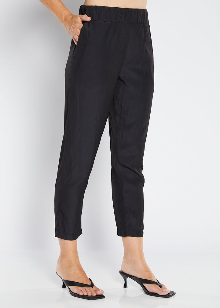 Norah Lustre tapered pant in Black