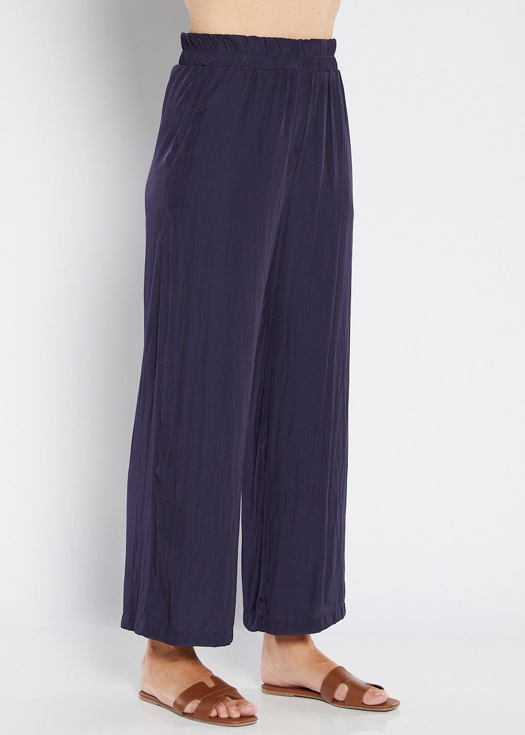Violin Lustre technical wide leg pants in Navy