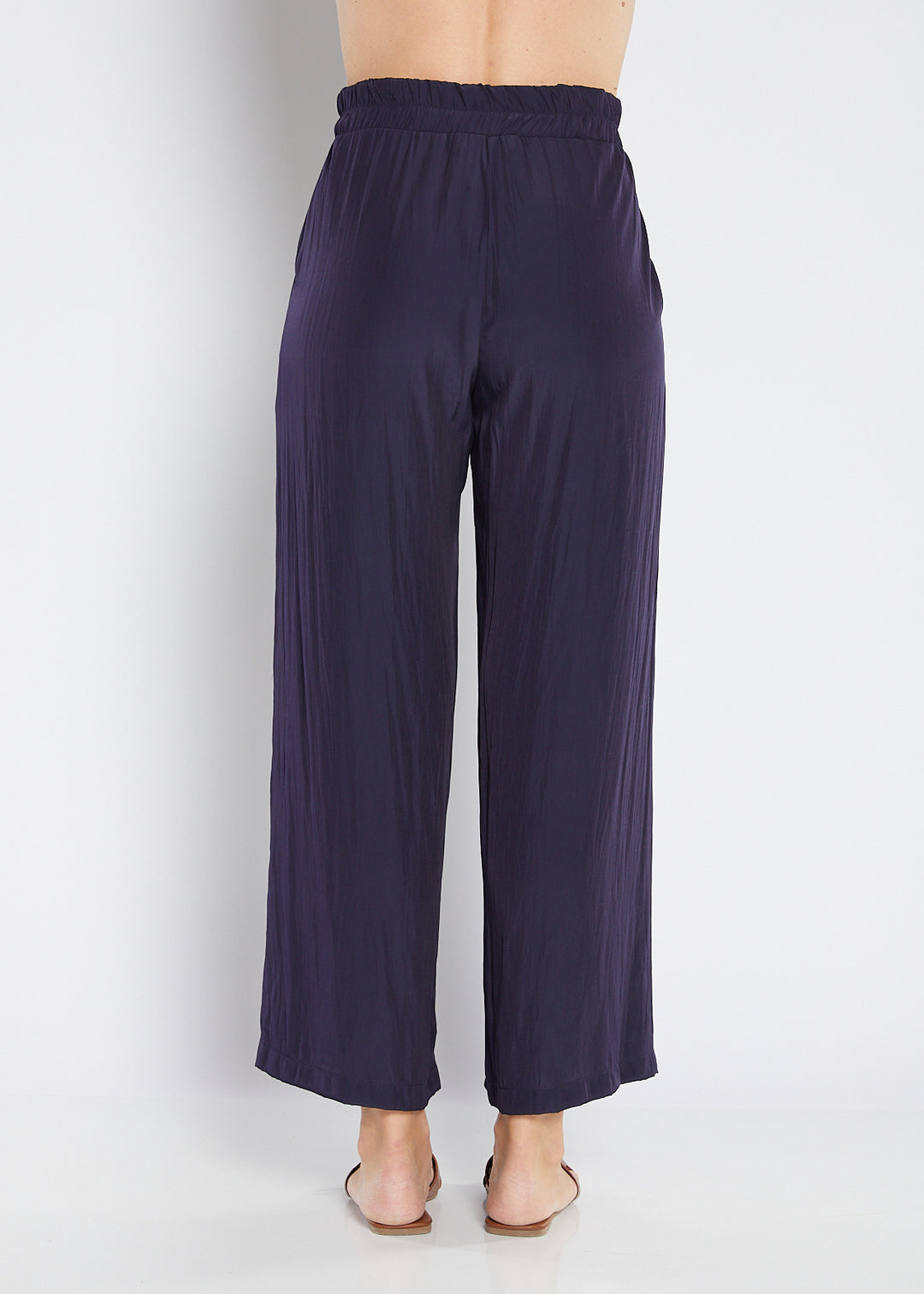 Violin Lustre technical wide leg pants in Navy